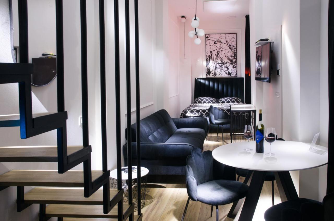Main Square Luxury Apartment